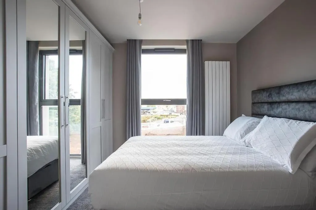 Skyline Serenity: Exquisite 3-Bedroom Ultra-Luxury Penthouse Belfast 0*,  United Kingdom
