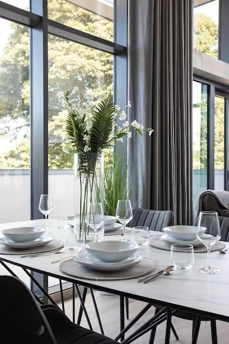 Skyline Serenity: Exquisite 3-Bedroom Ultra-Luxury Penthouse Belfast 0*,