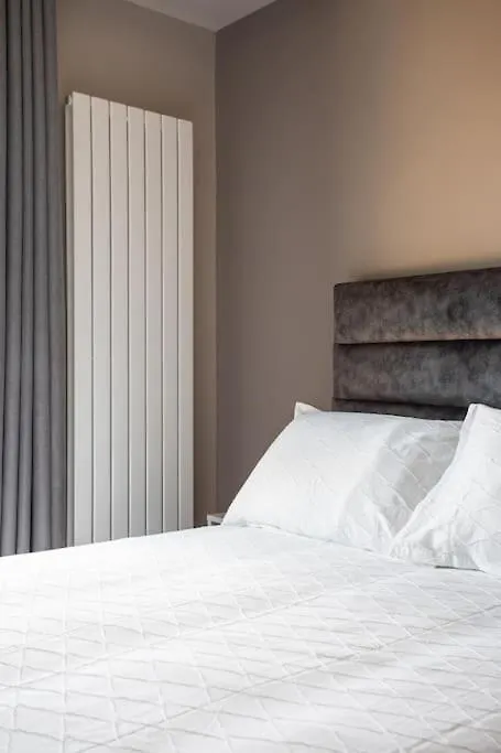 Skyline Serenity: Exquisite 3-Bedroom Ultra-Luxury Penthouse Belfast