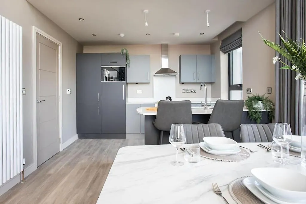 Skyline Serenity: Exquisite 3-Bedroom Ultra-Luxury Penthouse Belfast Apartment