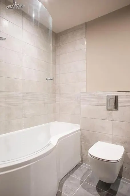 Skyline Serenity: Exquisite 3-Bedroom Ultra-Luxury Penthouse Belfast