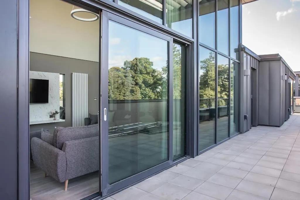 Apartment Skyline Serenity: Exquisite 3-Bedroom Ultra-Luxury Penthouse Belfast