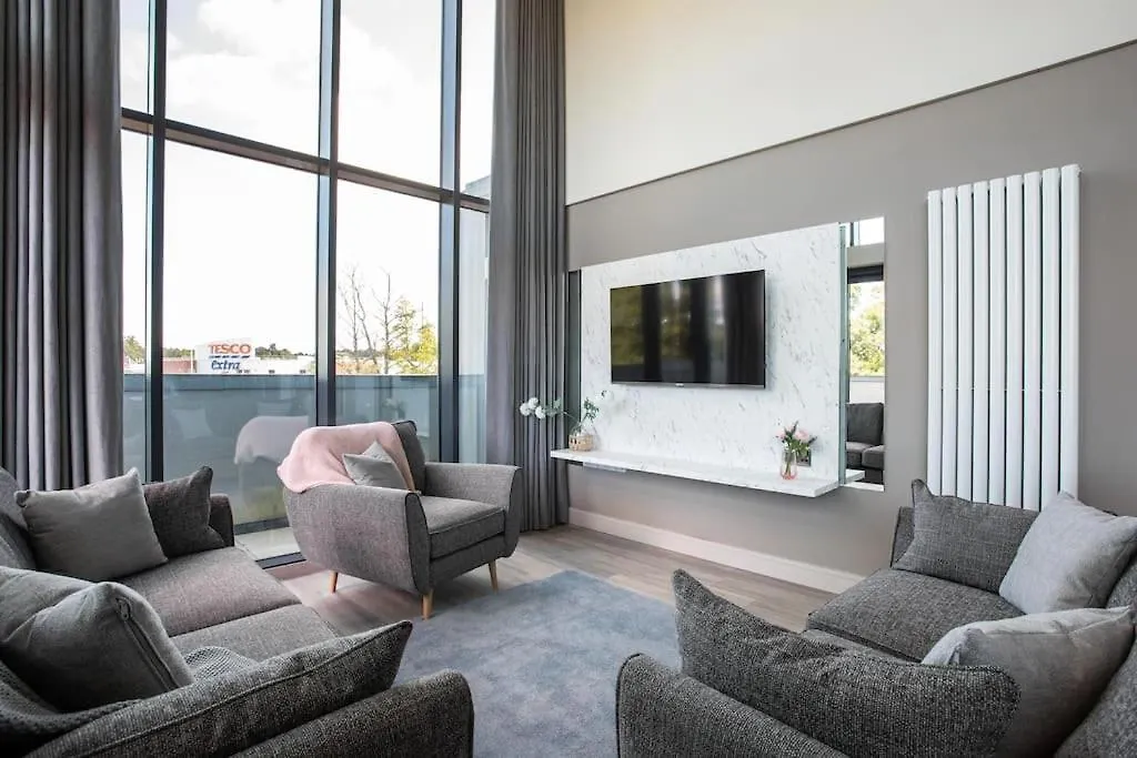 Skyline Serenity: Exquisite 3-Bedroom Ultra-Luxury Penthouse Belfast Apartment