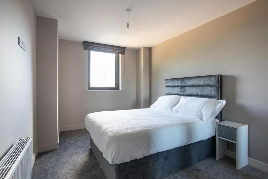 Skyline Serenity: Exquisite 3-Bedroom Ultra-Luxury Penthouse Belfast 0*,  United Kingdom