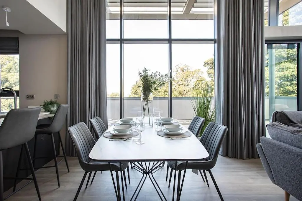 Skyline Serenity: Exquisite 3-Bedroom Ultra-Luxury Penthouse Belfast