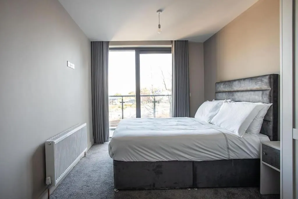 Skyline Serenity: Exquisite 3-Bedroom Ultra-Luxury Penthouse Belfast 0*,