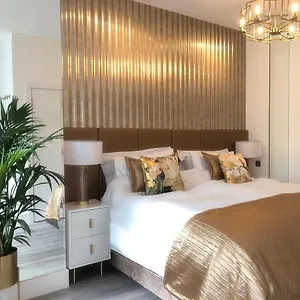  Apartment The Palms Lux Living B'mouth Town Centre & United Kingdom