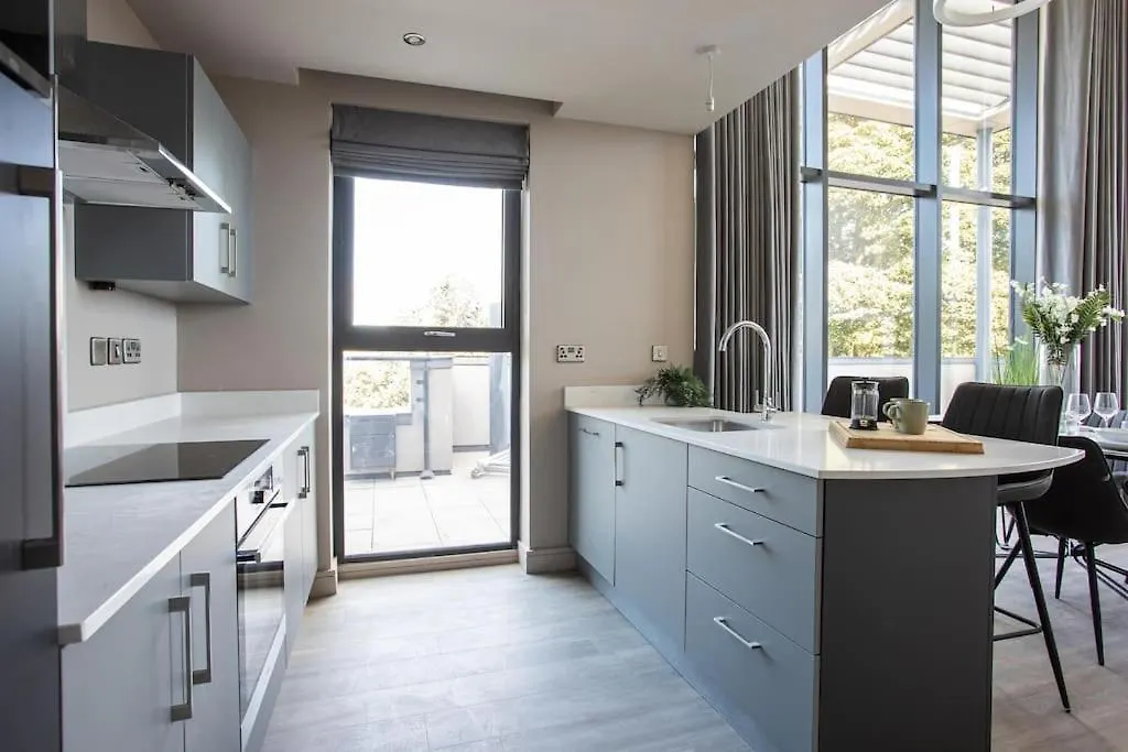 Skyline Serenity: Exquisite 3-Bedroom Ultra-Luxury Penthouse Belfast