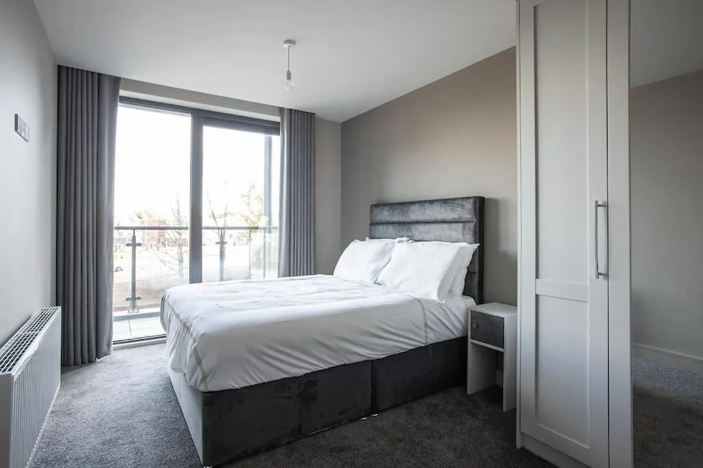 Apartment Skyline Serenity: Exquisite 3-Bedroom Ultra-Luxury Penthouse Belfast
