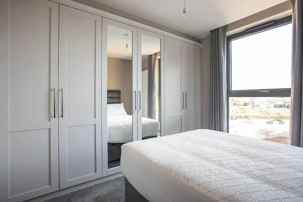 Skyline Serenity: Exquisite 3-Bedroom Ultra-Luxury Penthouse Belfast Apartment